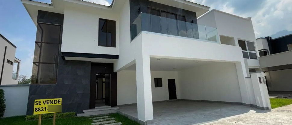 Mandan a juicio a estafador que cobró más de $2 mil por reserva de casa que no era de él