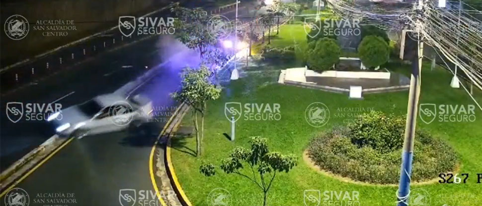 Captan impactante choque en el bulevar de Los Próceres