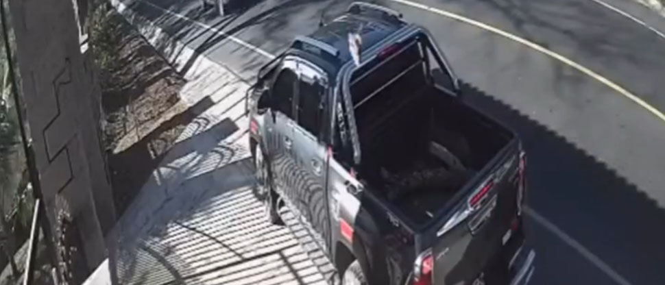 Captan el momento exacto cuando bus de la ruta 332 embiste a pick up en Morazán