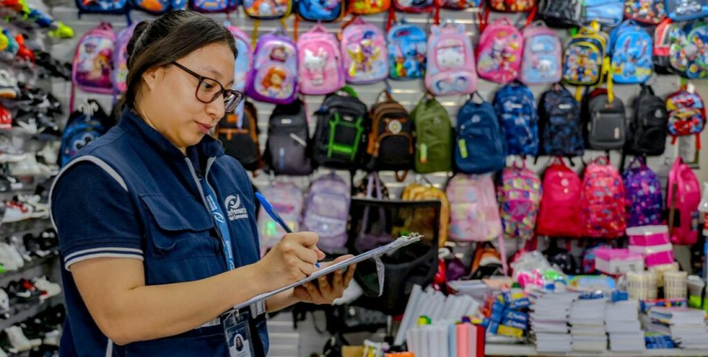 Defensoría activa amplio operativo de inspecciones de precios de artículos escolares  