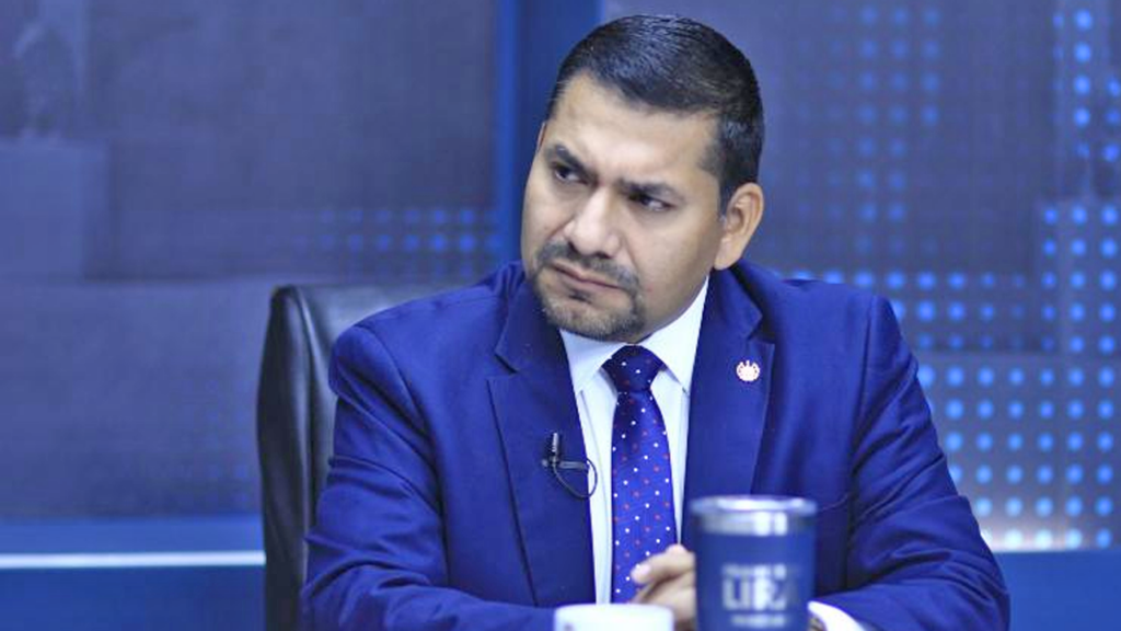 Diputado de ARENA critica la adquisición de insumos escolares para estudiantes