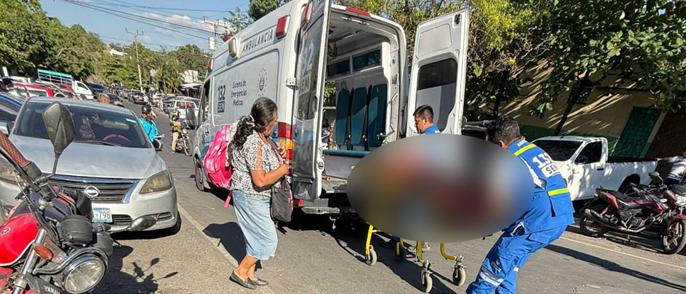 Auxilian a niño atropellado al cruzar la calle sin supervisión en Majucla, Cuscatancingo