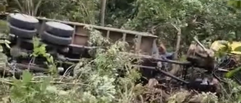 Camión cae al fondo de un barranco en El Congo, hay varias personas lesionadas