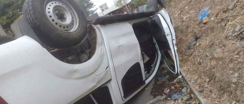 Pick up vuelca en El Triunfo, Usulután, hay 4 personas lesionadas