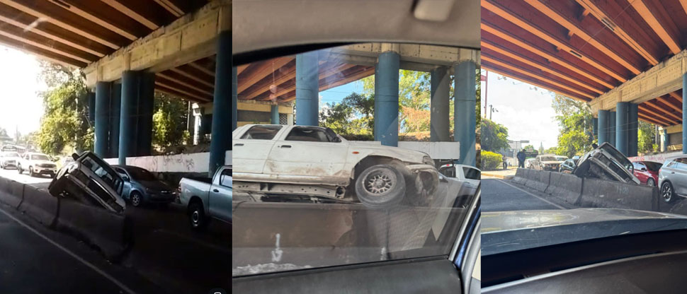 Conductor pierde el control de su pick-up y termina montado en separador de carril