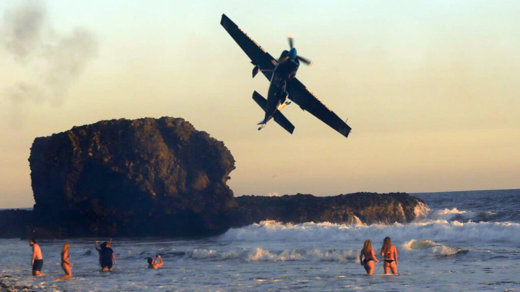 Visitantes de playa El Tunco disfrutaron demostración aérea previo al Ilopango Air Show