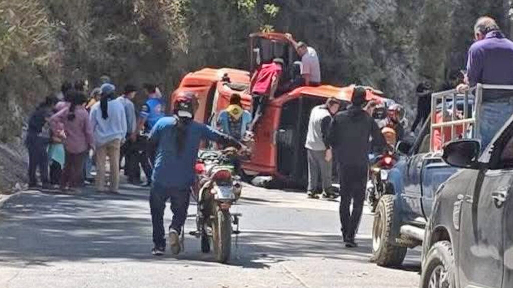 Aparatoso accidente vial deja varias personas lesionadas en Chalatenango