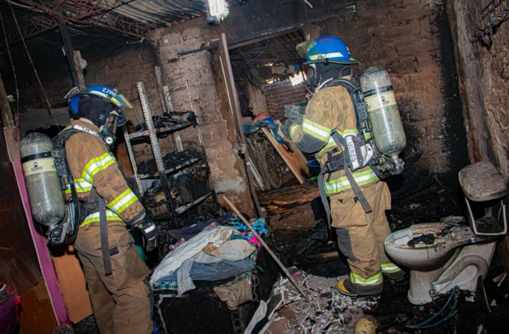 Sofocan incendio en una vivienda de Ahuachapán