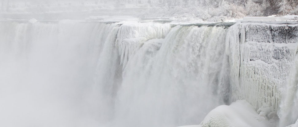 Canadá: cataratas del Niágara quedan completamente congeladas