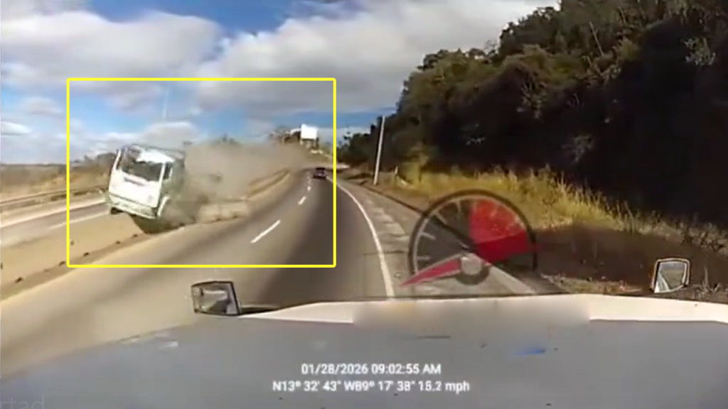 Cámara capta momento exacto del accidente en carretera al Puerto de La Libertad