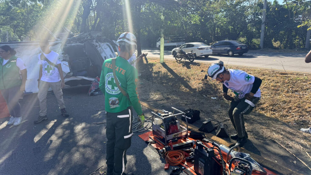 Accidente de tránsito deja una persona fallecida sobre carretera a Comalapa