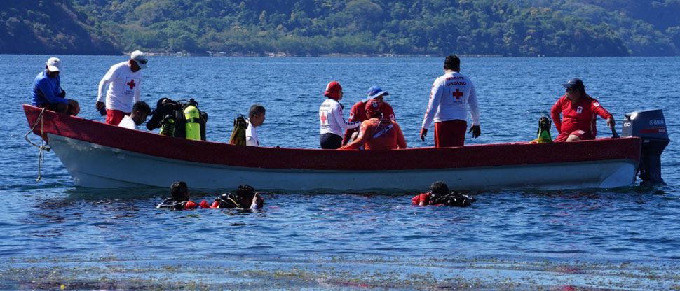 Cruz Roja se une a la limpieza del lago de Ilopango