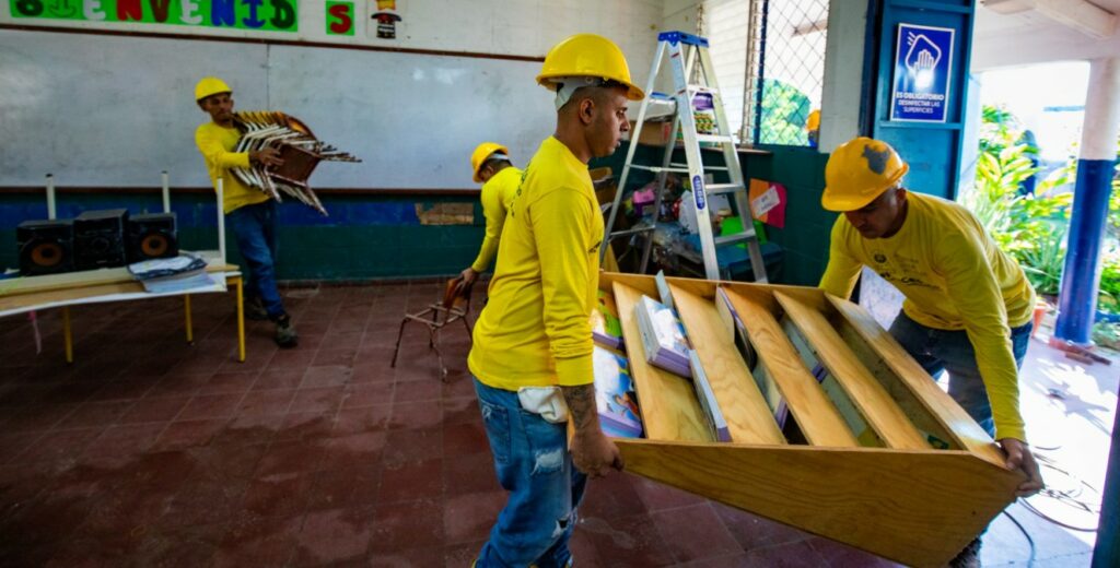 Programa Dos Escuelas por Día renueva 474 centros educativos