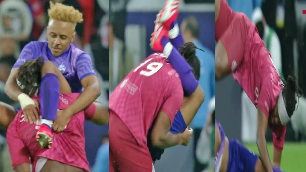 Al mejor estilo de la WWE, jugador le hace la “hurracarrana” a un rival en pleno partido