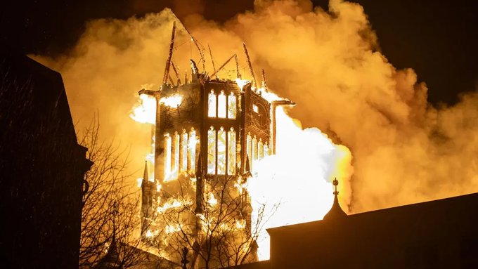 Provocan incendio en histórica iglesia en Amsterdam