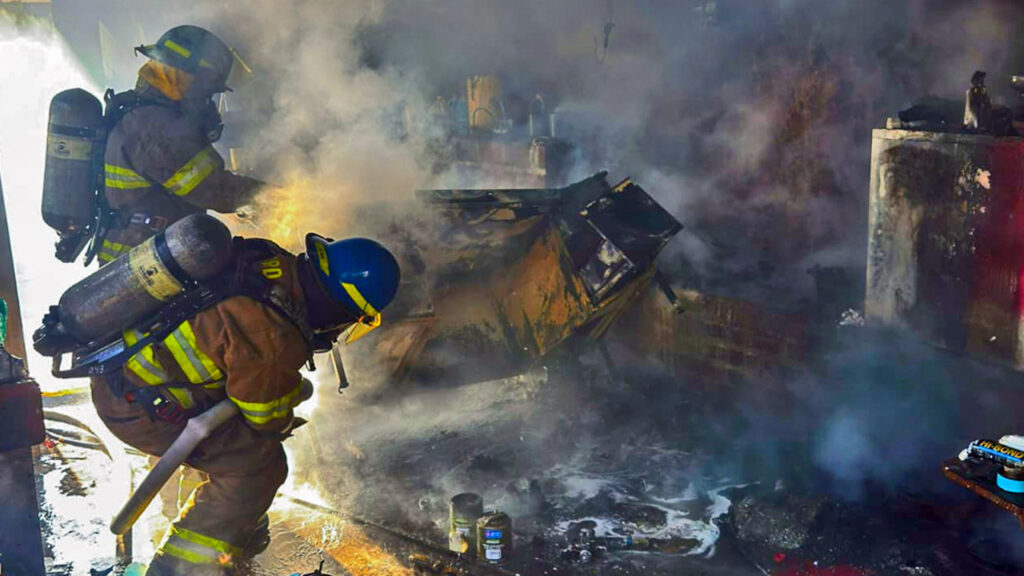 Se incendia taller de enderezado y pintura automotriz en Sonsonate