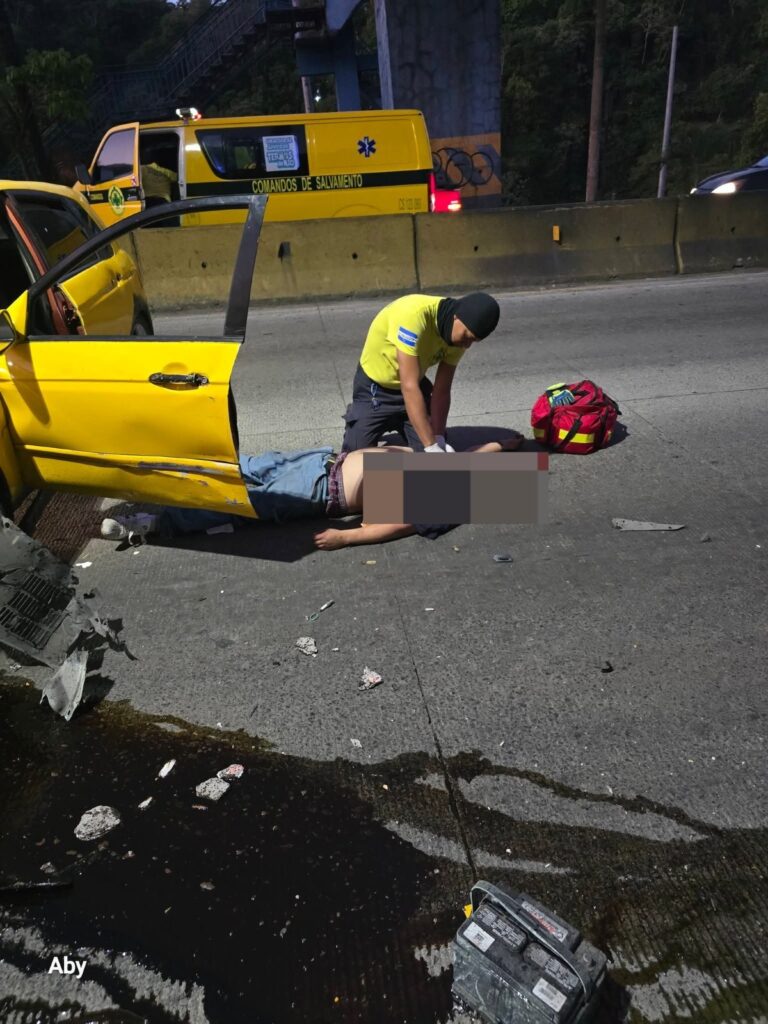 Ebrio lesionado al chocar de frente contra un muro en la Panamericana