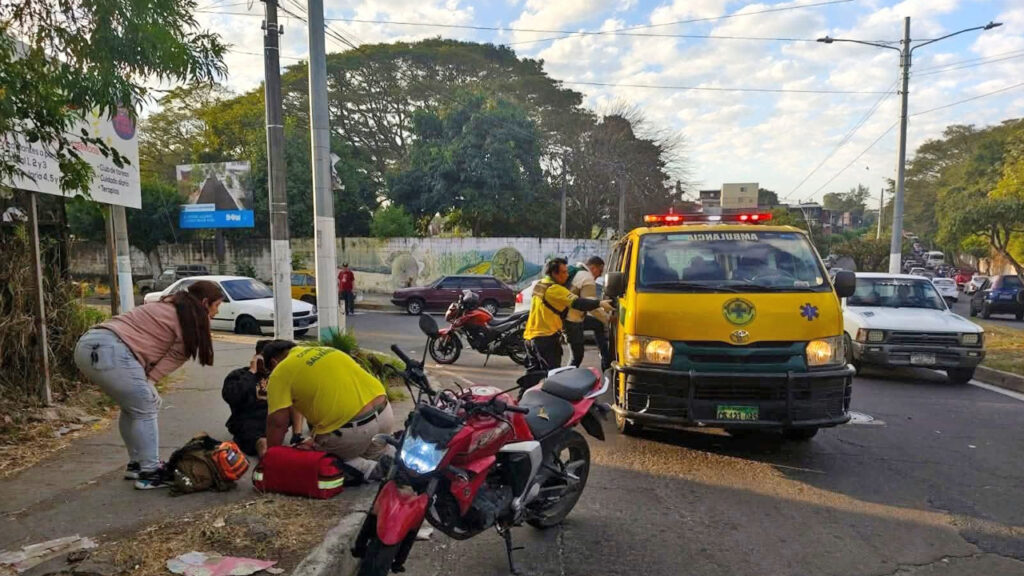 Dos lesionados tras accidente sobre bulevar Universitario