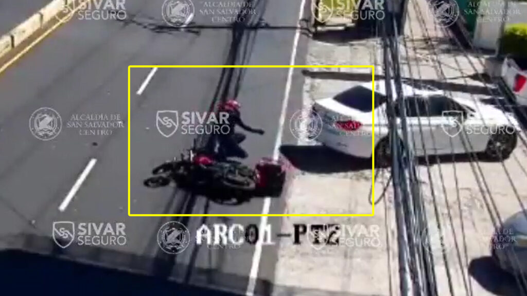 Otro motociclista se ve involucrado en accidente vial en San Salvador