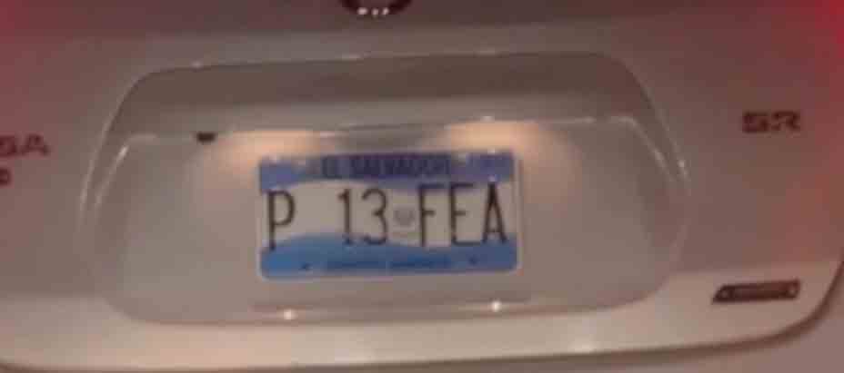 Viralizan en redes sociales curiosa placa salvadoreña