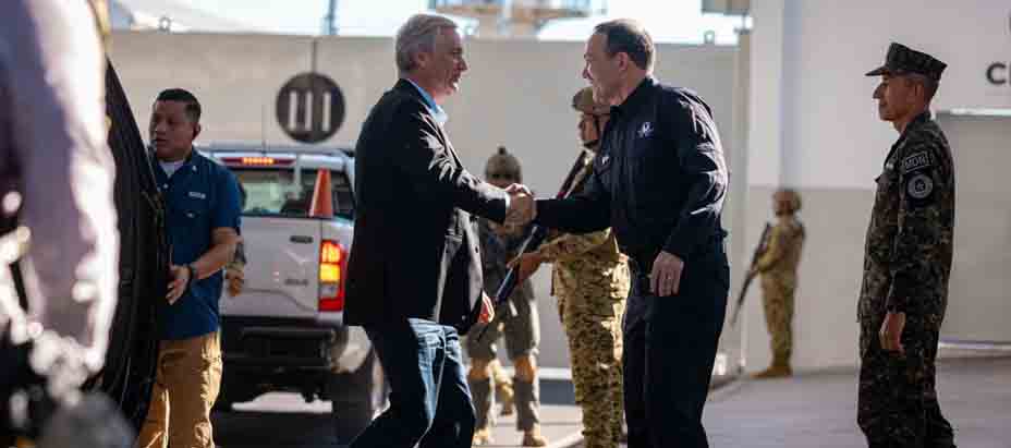 Presidente electo de Chile recorre las instalaciones del CECOT