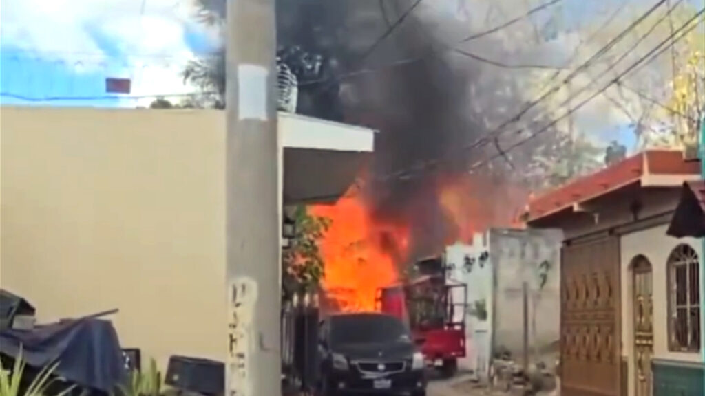 Incendio consume vivienda en San Miguel
