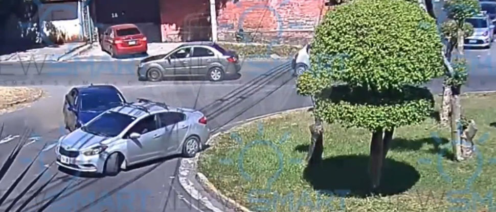 Imprudencia al volante ocasiona un triple accidente de tránsito en Santa Tecla