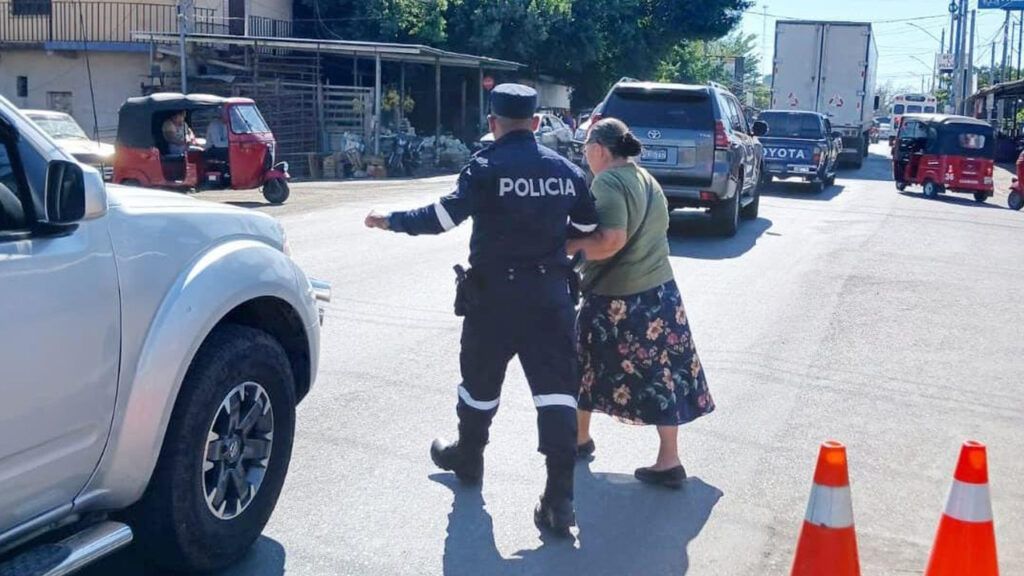 “Servir y Proteger”: agentes se despliegan en distintos puntos para cuidar a los ciudadanos