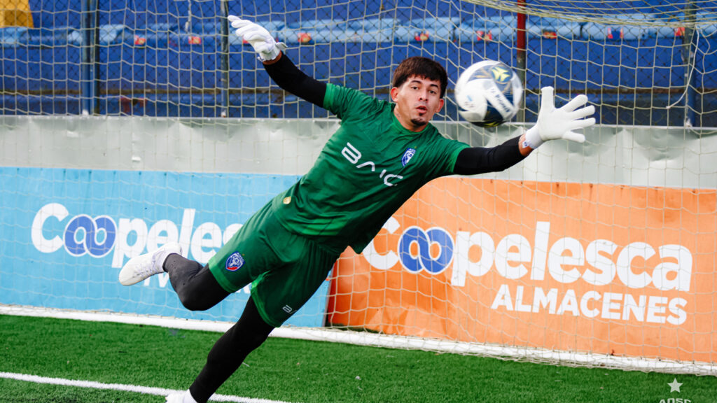 Mario González se entrena por primera vez con el San Carlos de Costa Rica