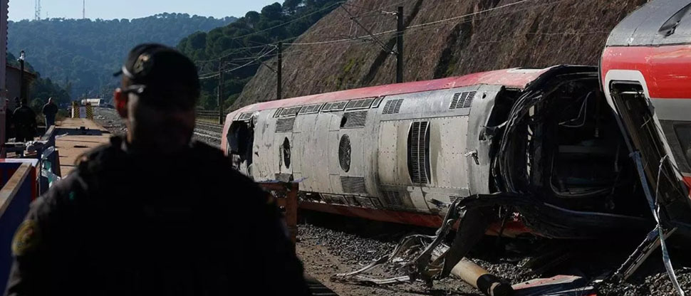 España: sube a 41 el número de fallecidos en choque de dos trenes