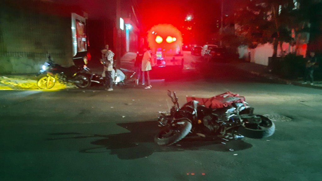 Motociclista resulta lesionado tras ser impactado por un vehículo en San Salvador