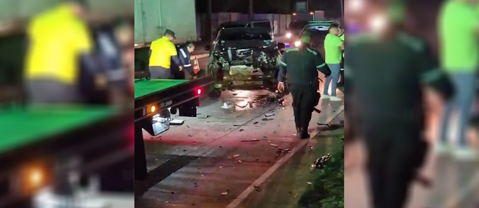 Conductora impacta contra una rastra al intentar rebasar en las cercanías de la Ceiba de Guadalupe