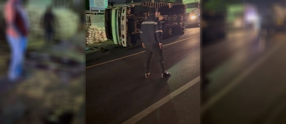 Camión vuelca sobre la carretera Panamericana: esto sucedió