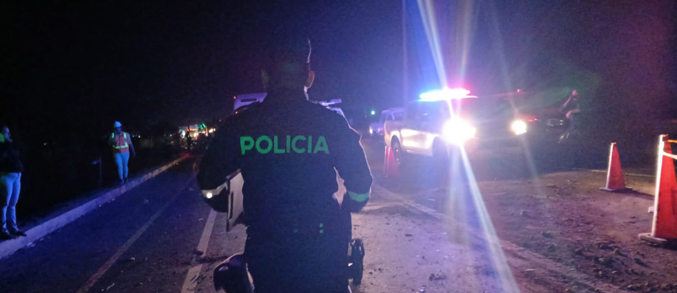 Conductor pierde la vida y dos personas resultan lesionadas tras choque contra una rastra en La Libertad