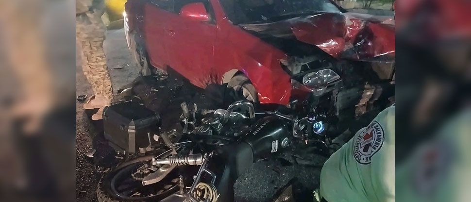 Motociclista termina en el hospital tras chocar contra vehículo en Cuscatlán