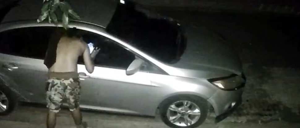 Piden los “Tres doritos después” para sujeto que hurta pertenencias y accesorios de vehículos estacionados  