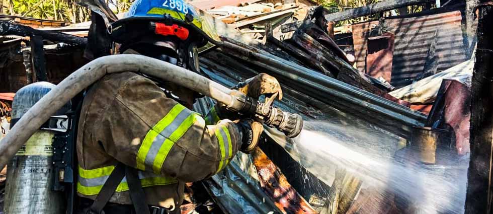 Incendio acaba con humilde vivienda en Santa Ana