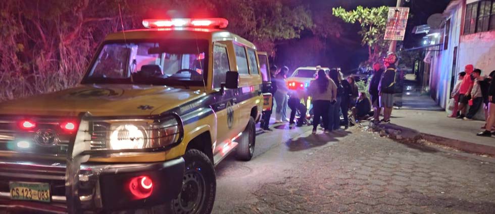 Conductor y acompañante acaban en el hospital tras ser impactados por un auto en Apopa