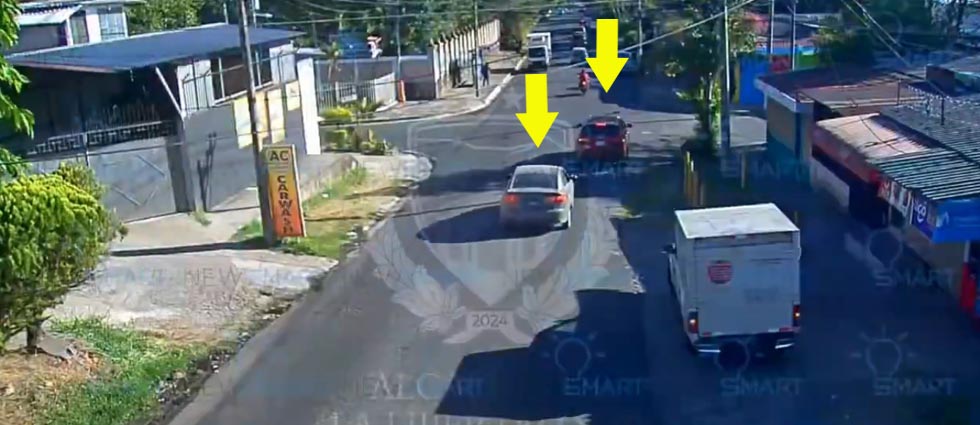 Distracción al volante provoca choque en Santa Tecla