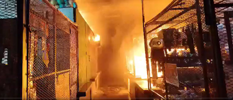 Se reporta voraz incendio en Mega plaza Sonsonate