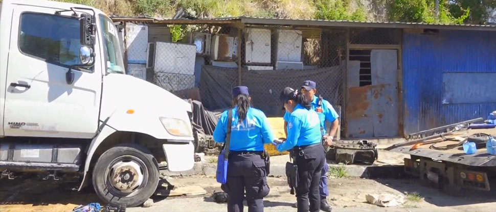 CAM verifica legalidad de talleres automotrices y retira obstáculos de la vía pública