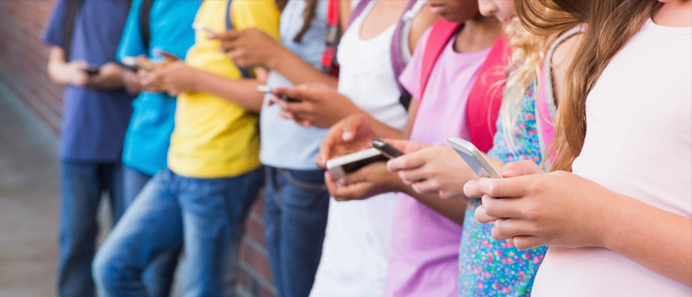 España prohibirá acceso a las redes sociales a menores de 16 años