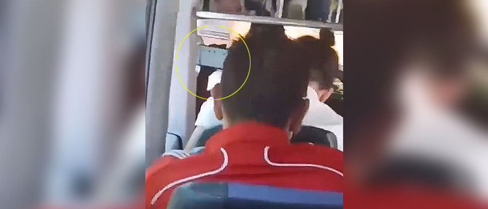 Pasajeros denuncian a microbusero que iba más pendiente del celular que del volante