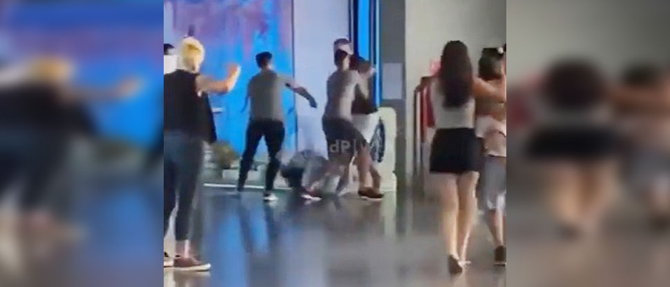 jóvenes protagonizan pelea por el amor de una mujer en un museo de Argentina