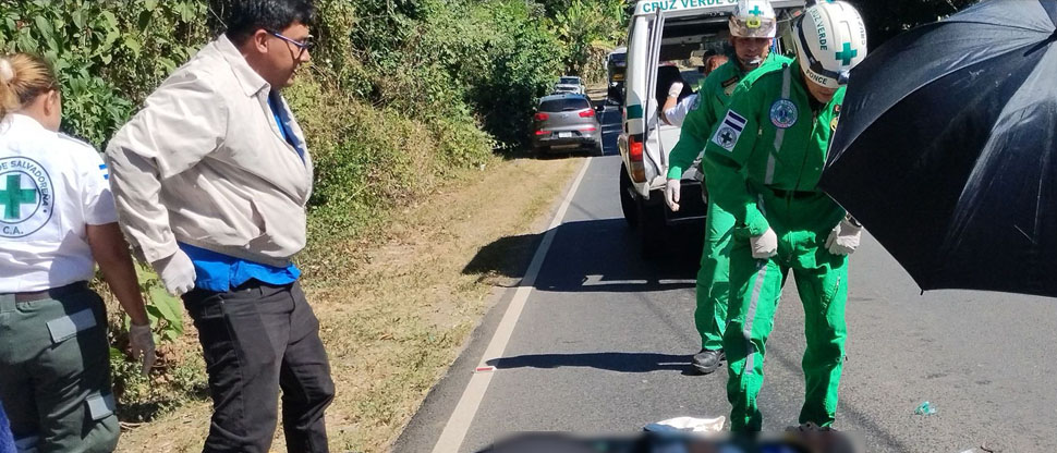 Auxilian a anciano que fue atropellado en carretera a Suchitoto