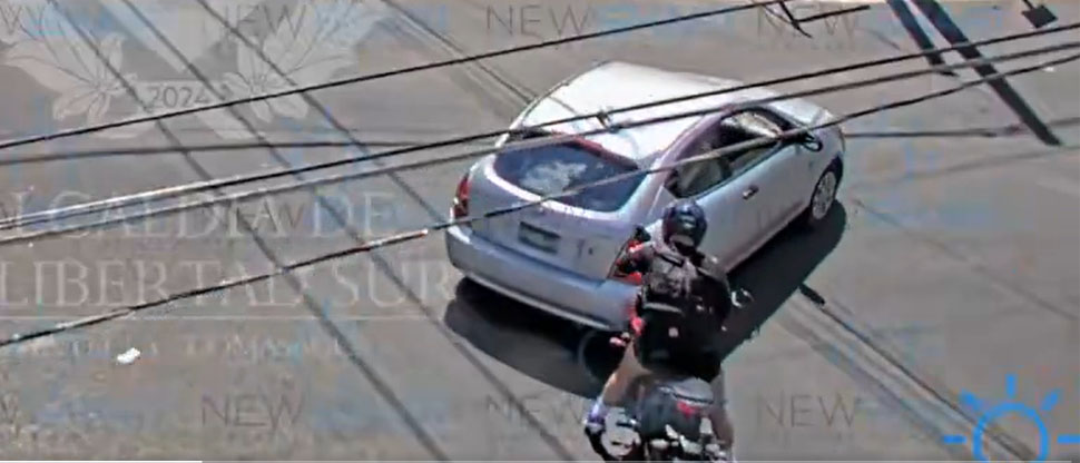 Automovilista choca contra moto por no respetar la señal de alto en Santa Tecla