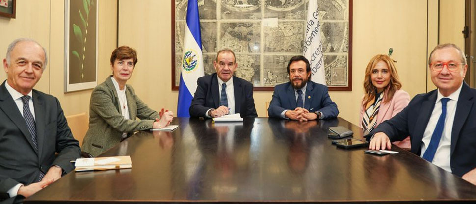 Vicepresidente Félix Ulloa se reúne con el secretario general Iberoamericano