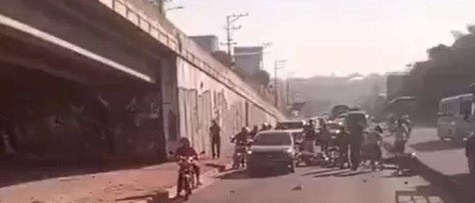 Múltiple choque provoca caos en el tráfico en el bulevar del Ejército 