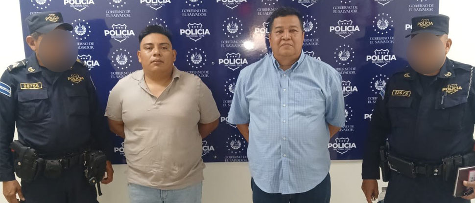 Capturan a subinspector y agente de la PNC tras denuncia por mal procedimiento
