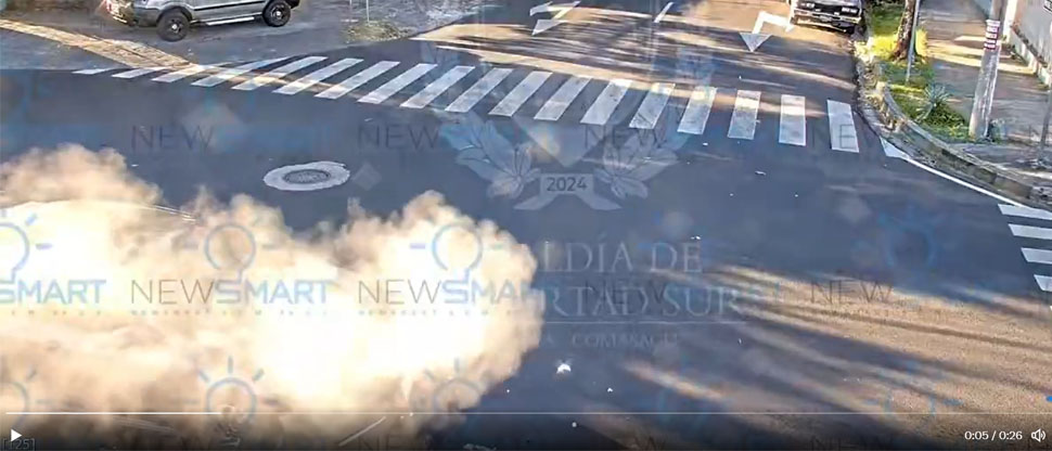 Conductor de pick up provoca choque por no respetar señal de alto en Santa Tecla 